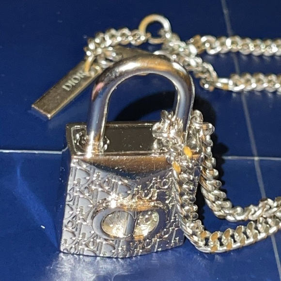 Preloved Christian Dior necklace great condition comes with box. - Picture 4 of 16